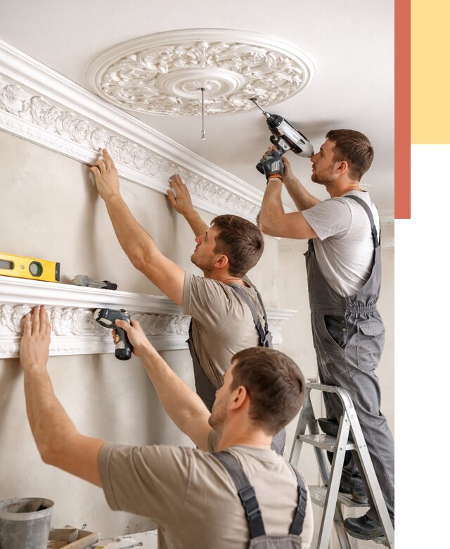 Монтаж лепнины на потолок в Новокуйбышевске от 3277 руб. быстро и недорого | ОТДЕЛОЧНИК-Нвб